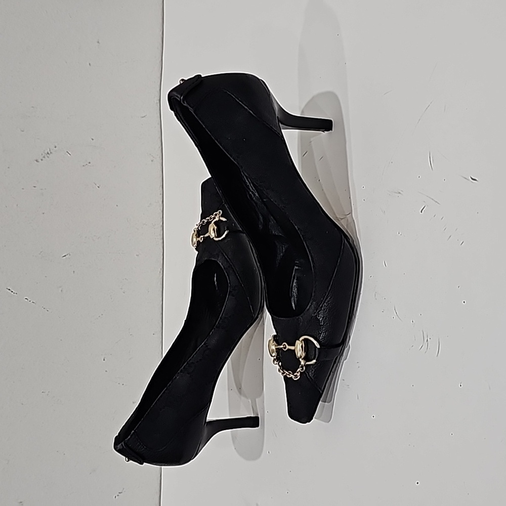 Gucci Black Leather Mid-Heel Pumps with Gold Horsebit